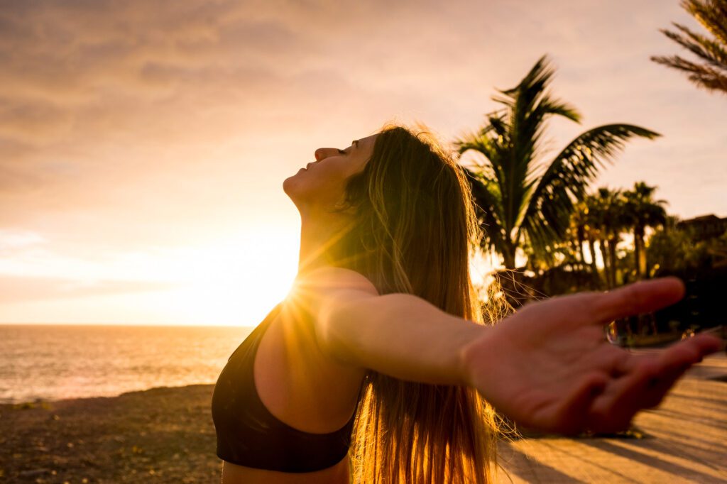 healthy-people-lifestyle-enjoying-sunset-fitness-activity-alone 