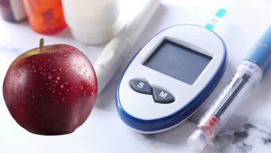 Apple next to glucose meter and insulin pen illustrating the connection between apples and diabetes management